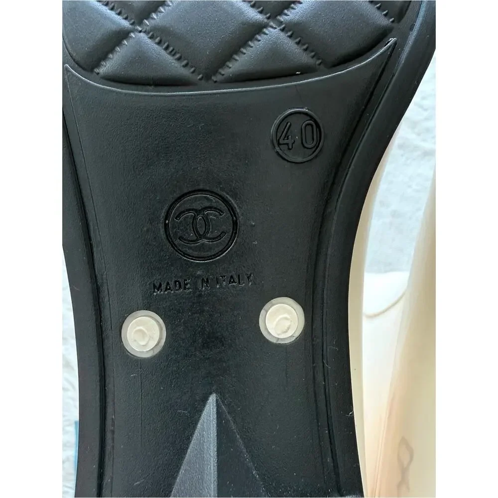 CHANEL Camellia Rain Boots White size 40 EU Authentic